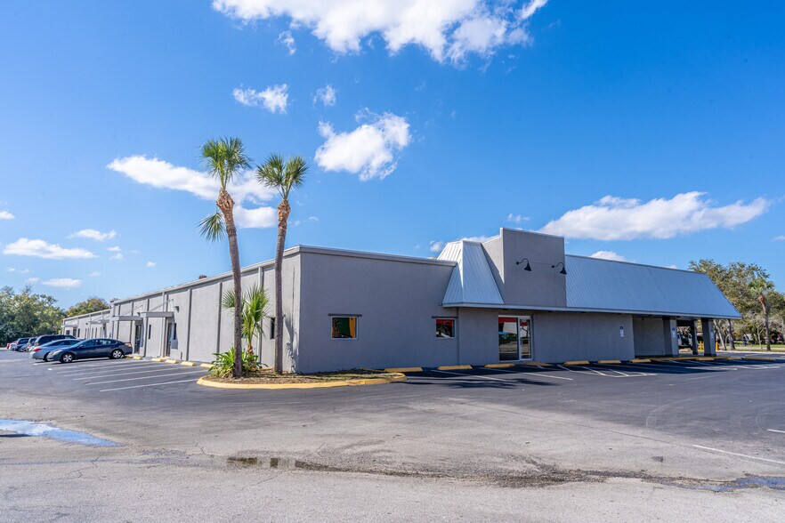 2670-2690 S Orlando Dr, Sanford, FL à louer - Photo de l’immeuble – Image 3 sur 5