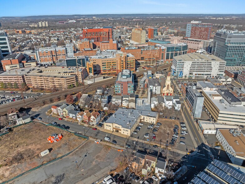 Bayard Street Portfolio/ Redevelopment portefeuille de 8 biens à vendre sur LoopNet.fr - Photo de l’immeuble – Image 2 sur 14