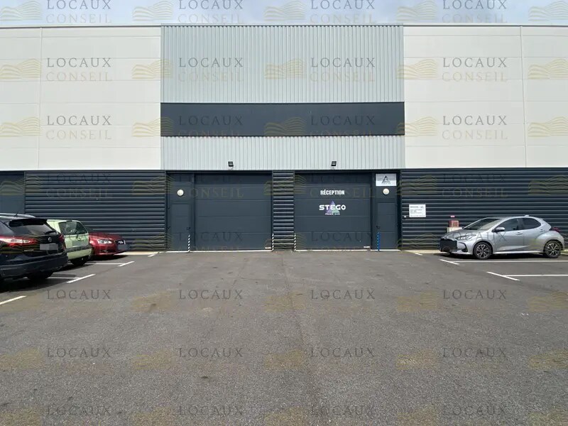 Local d’activités dans Neuville-sur-Oise à louer Photo principale– Image 1 sur 5