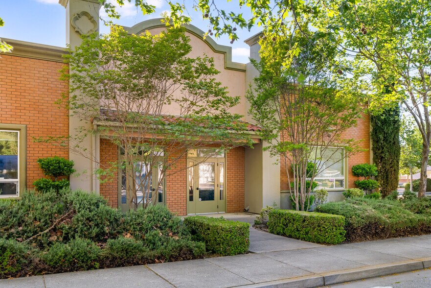 7090 Atascadero Ave, Atascadero, CA à vendre - Photo de l’immeuble – Image 2 sur 16