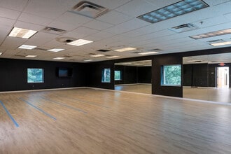 45 State Route 34, Old Bridge, NJ à louer Photo intérieure– Image 2 sur 13