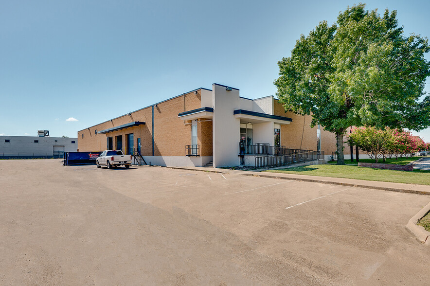1262 Viceroy Dr, Dallas, TX à louer - Photo de l’immeuble – Image 1 sur 13