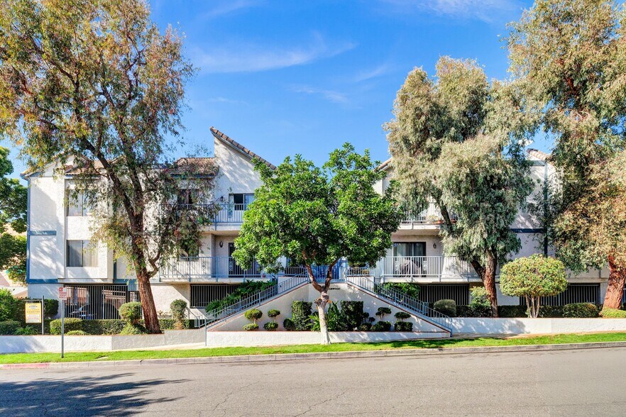 515 E Elmwood Ave, Burbank, CA à vendre - Photo de l’immeuble – Image 1 sur 17