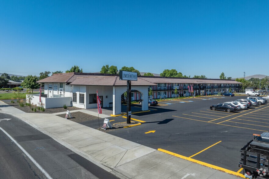 615 Jadwin Ave, Richland, WA à louer - Photo principale – Image 1 sur 23