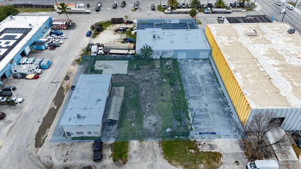 18631-18637 SW 105th Ave, Miami, FL à louer - Photo de l’immeuble – Image 2 sur 10