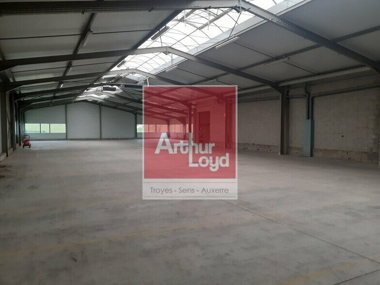 Industriel/Logistique dans Brévonnes à louer - Photo de l’immeuble – Image 2 sur 12