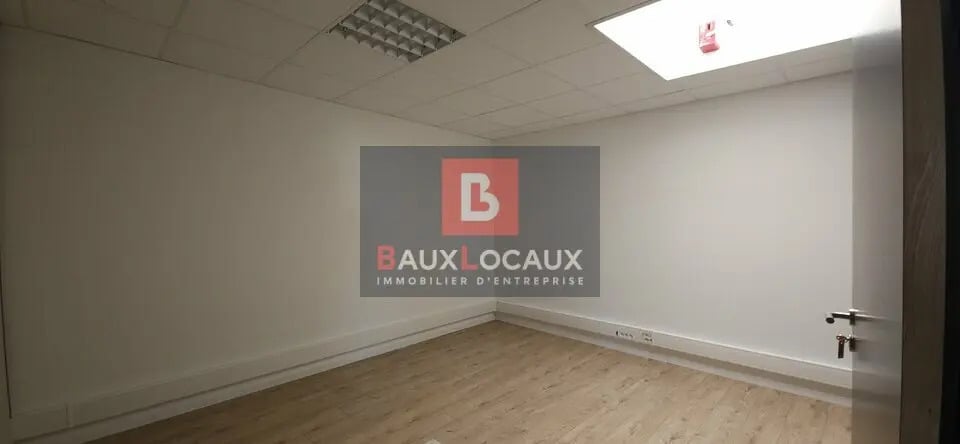 Bureau dans Entraigues-sur-la-Sorgue à louer - Photo intérieure – Image 3 sur 4