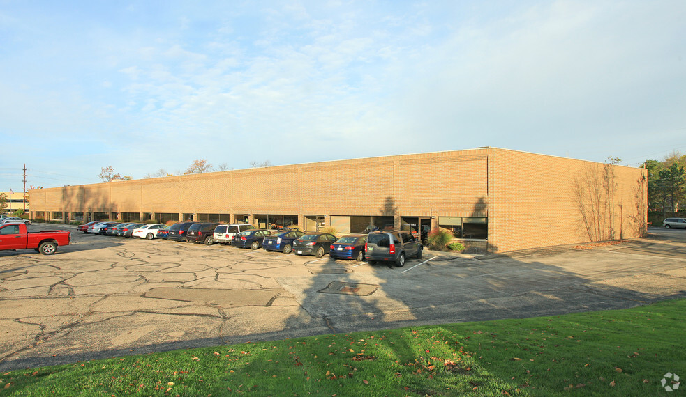 32111 Aurora Rd, Solon, OH à louer - Photo de l’immeuble – Image 2 sur 5