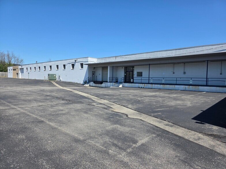 750 Trumbull Dr, Pittsburgh, PA à louer - Photo de l’immeuble – Image 3 sur 28