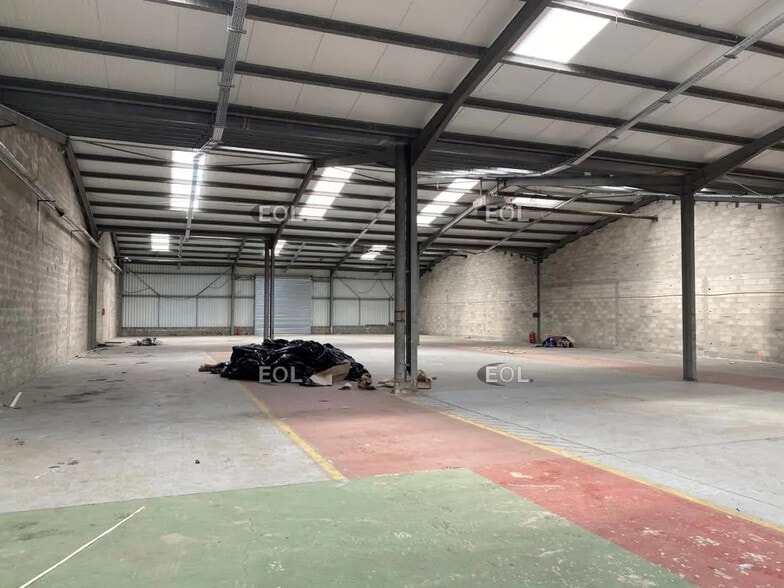 Local d’activités dans Servon à louer - Photo de l’immeuble – Image 1 sur 5