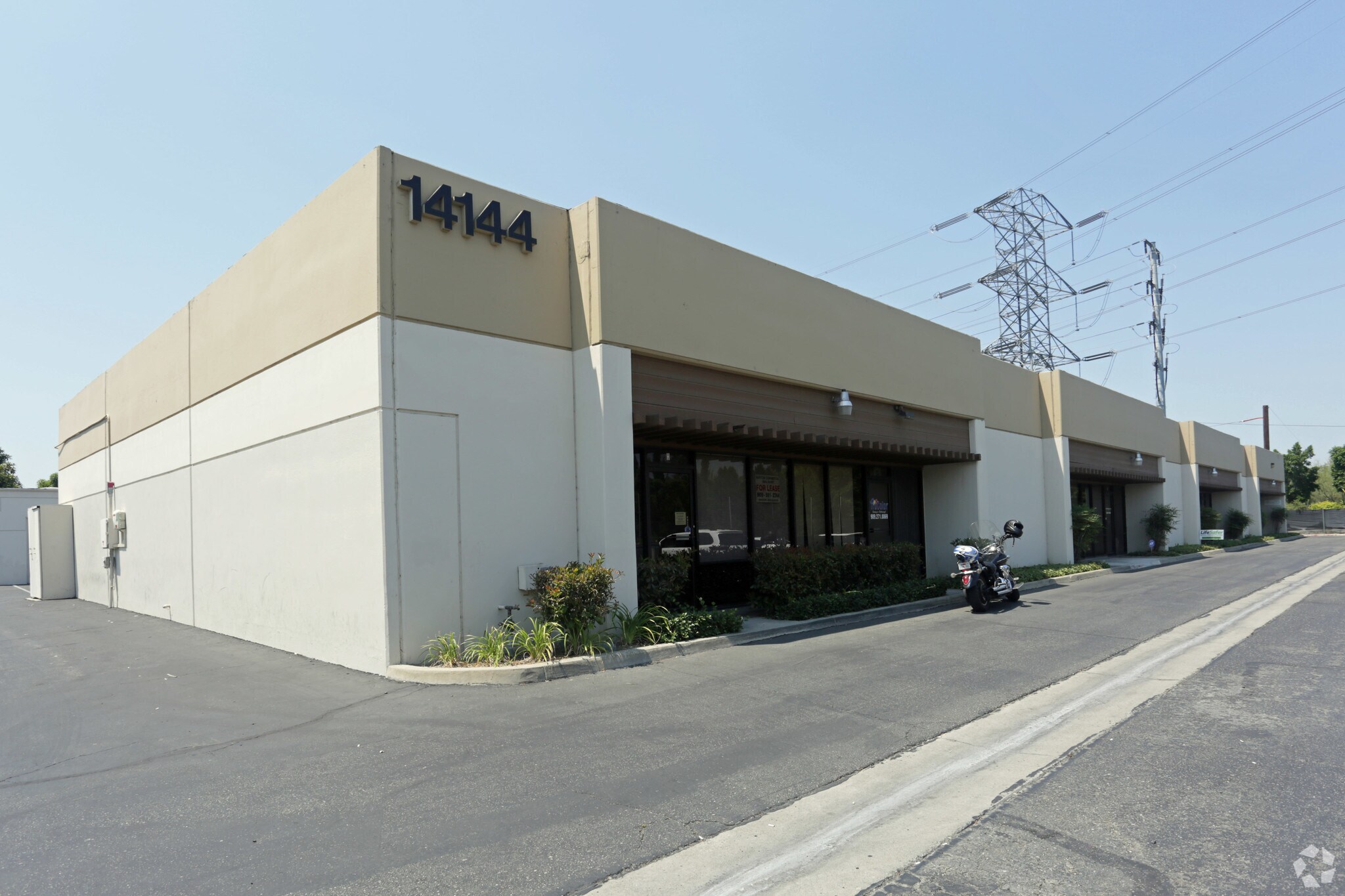 14144 Central Ave, Chino, CA à louer Photo principale– Image 1 sur 6