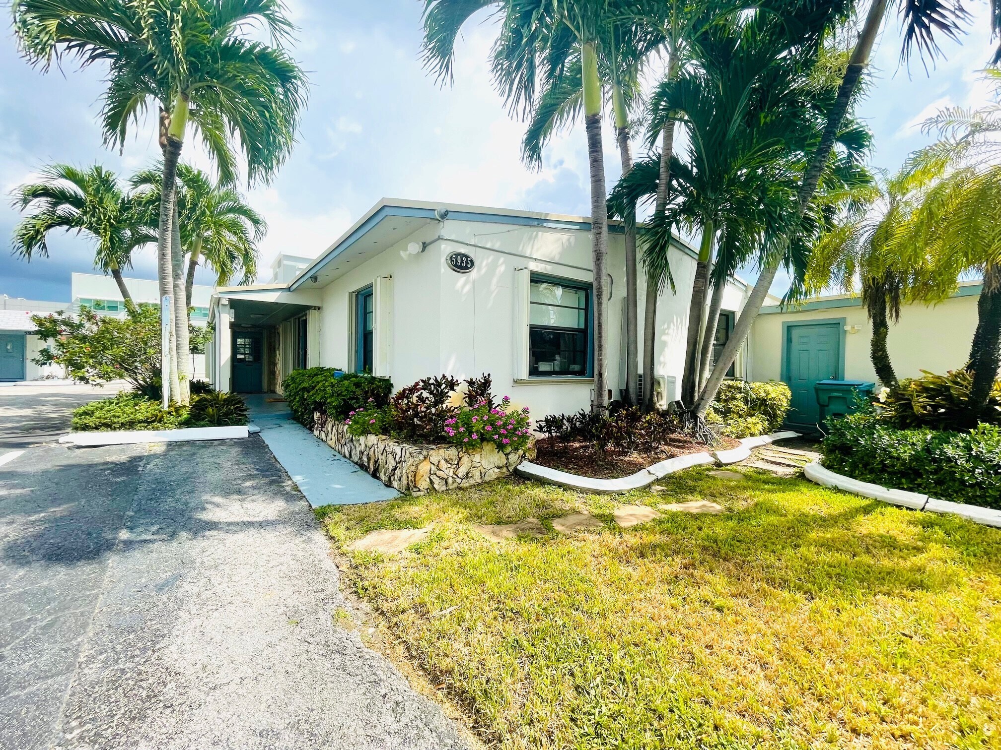 5935 Taft St, Hollywood, FL à louer Photo principale– Image 1 sur 10