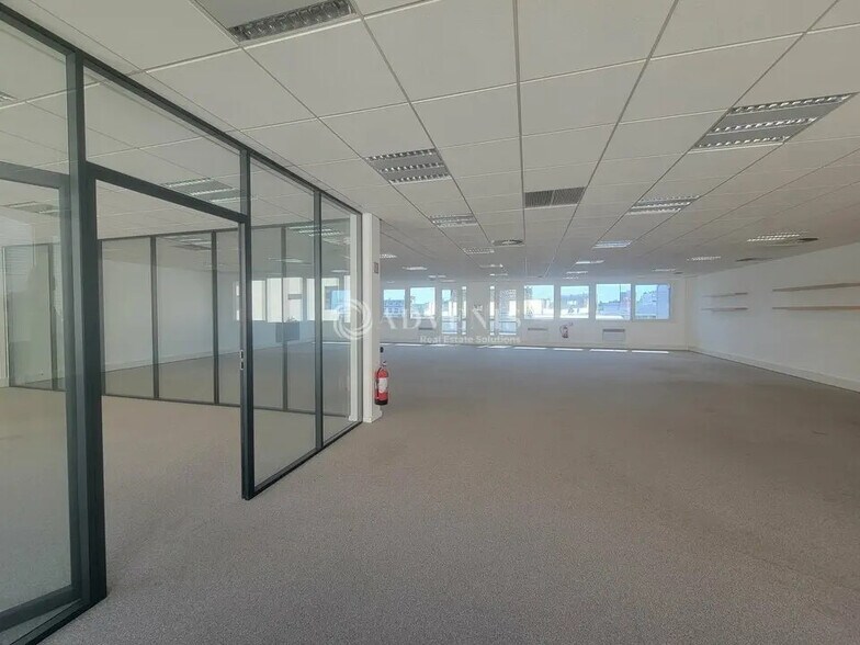 Bureau dans Saint-Denis à louer - Photo de l’immeuble – Image 2 sur 12