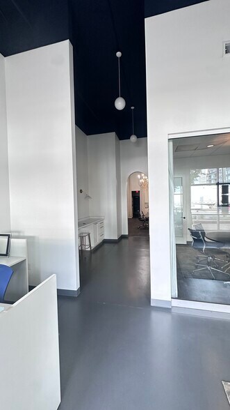 4011 Charlotte Ave, Nashville, TN à louer - Photo intérieure – Image 3 sur 9