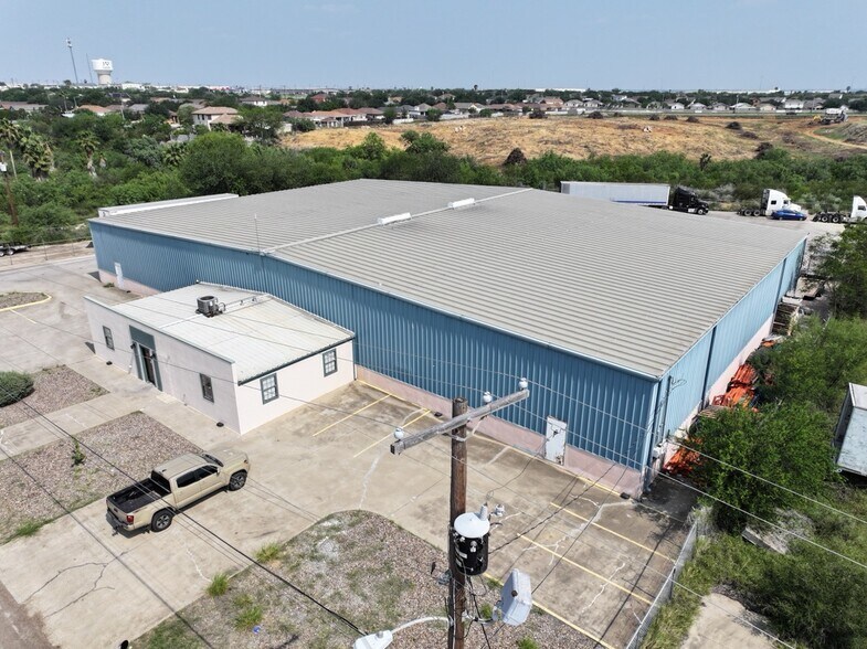 711 Enterprise St, Laredo, TX à louer - Photo de l’immeuble – Image 2 sur 11