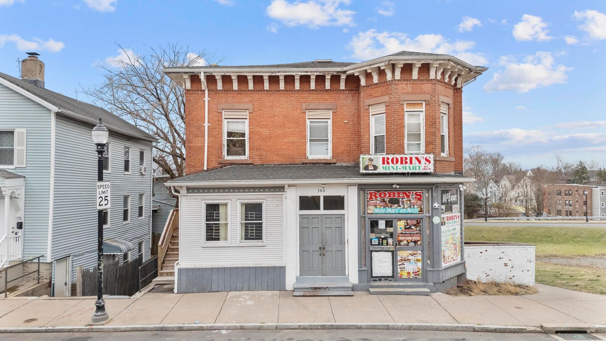 380 Arch St, New Britain, CT à vendre Photo de l’immeuble– Image 1 sur 15