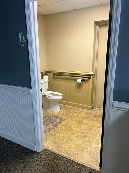 897 N Monroe St, Tallahassee, FL à louer - Photo de l’immeuble – Image 3 sur 21