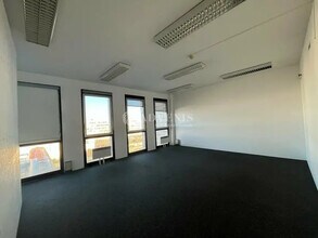 Bureau dans Montigny-le-Bretonneux à vendre Photo intérieure– Image 2 sur 19