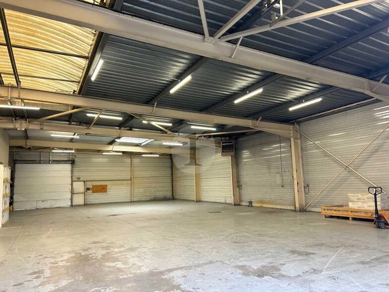 Local commercial dans Leers à louer - Photo de l’immeuble – Image 1 sur 7