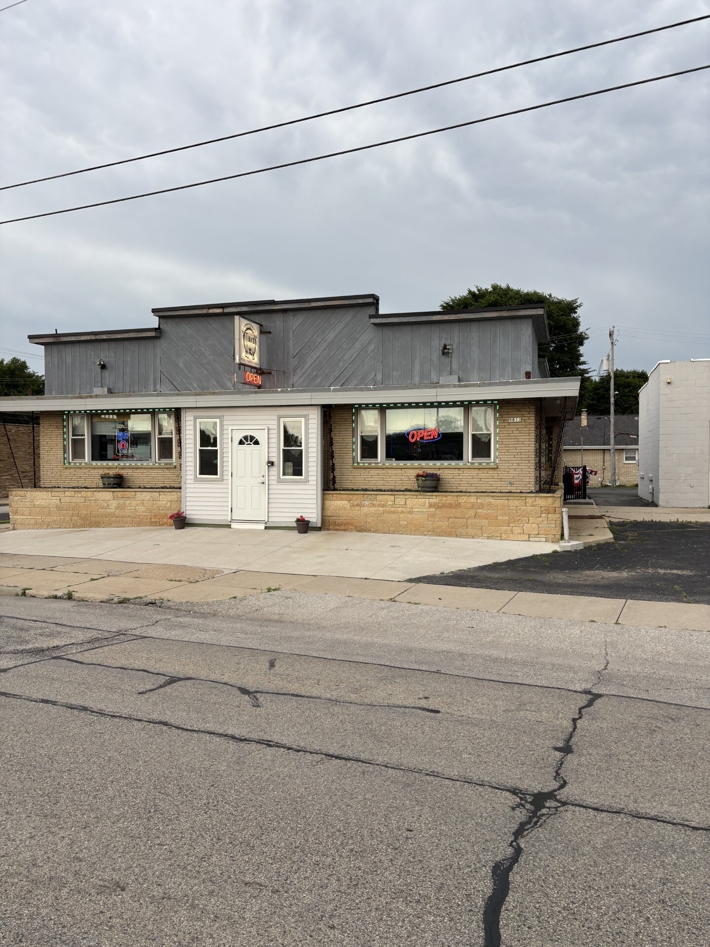 5832-40 S Packard Ave, Cudahy, WI à louer Photo principale– Image 1 sur 10