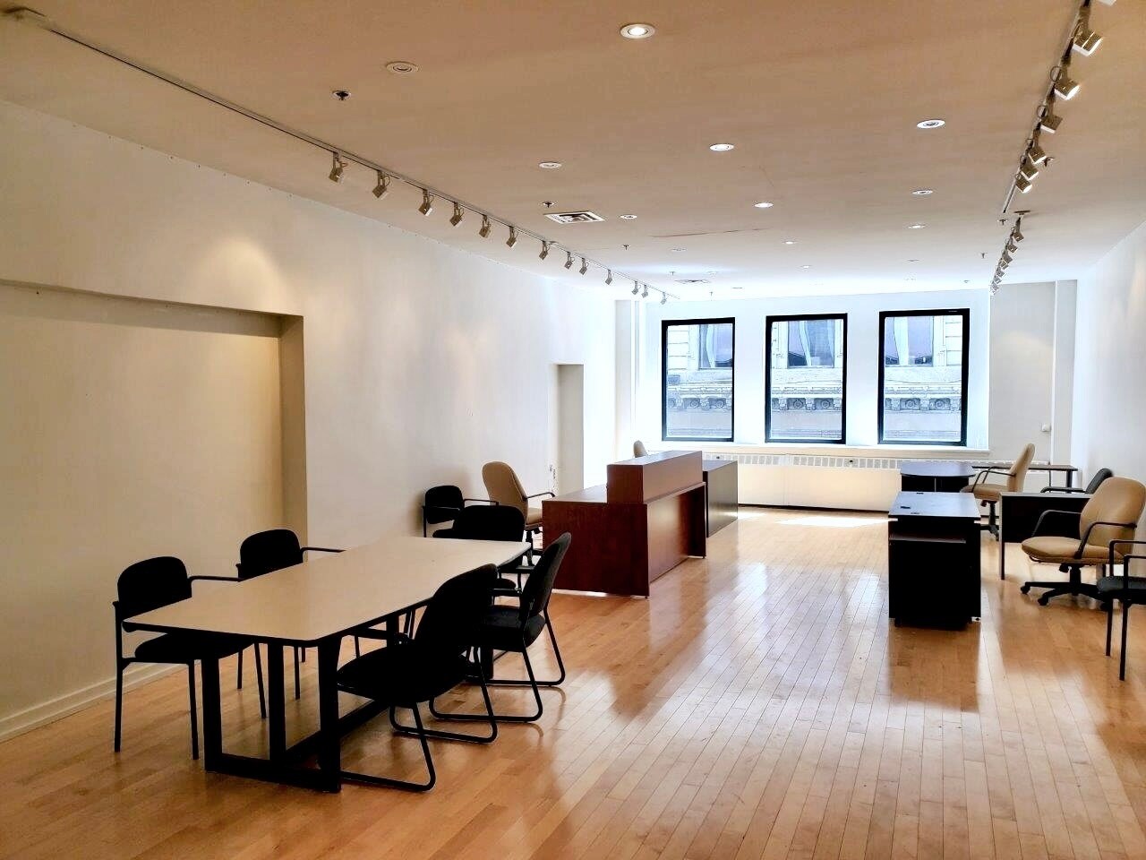381-383 Rue Notre-Dame O, Montréal, QC à louer Photo intérieure– Image 1 sur 5