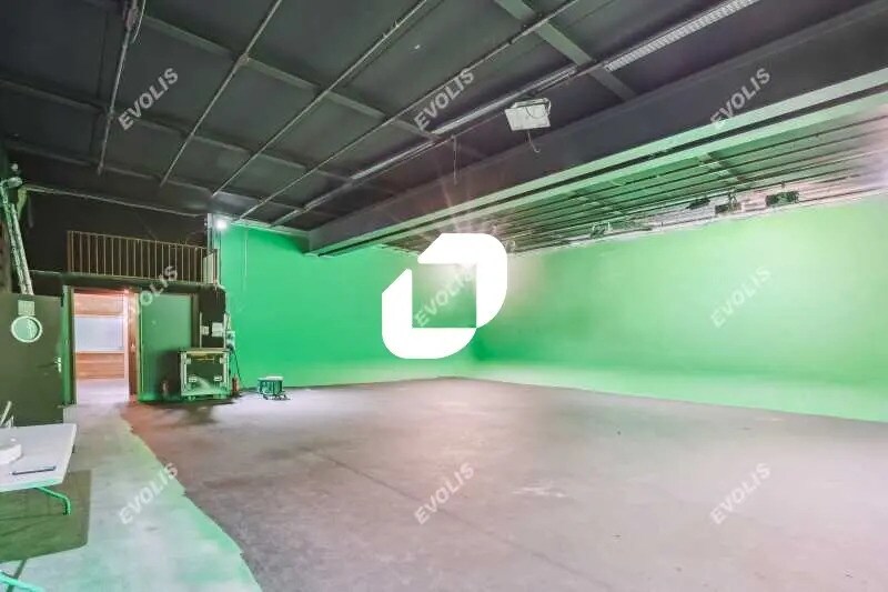 Local d'activités dans Ivry-sur-Seine à vendre - Photo de l’immeuble – Image 2 sur 11