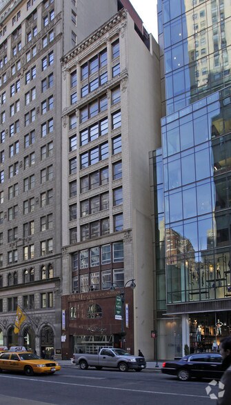509 Fifth Ave, New York, NY à louer - Photo de l’immeuble – Image 2 sur 3