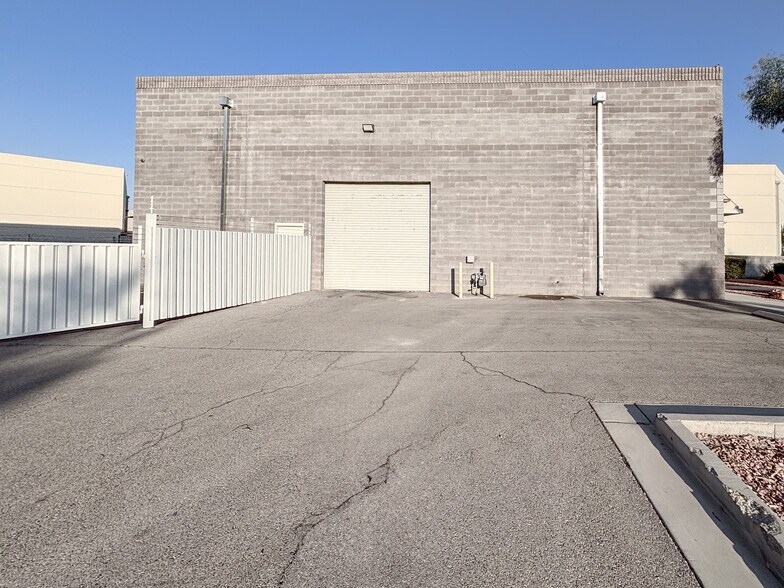 4340 E Alexander Rd, Las Vegas, NV à louer - Photo de l’immeuble – Image 3 sur 20