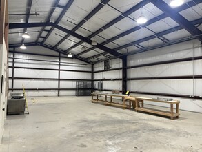 22111 W State Highway 71, Spicewood, TX à louer Photo de l’immeuble– Image 2 sur 5
