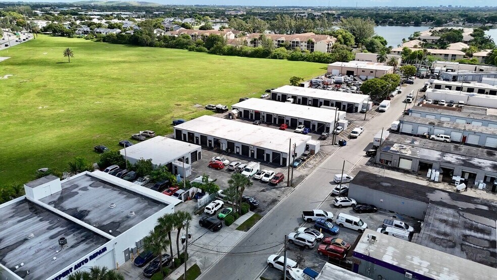 5601 NW 8th St, Margate, FL à vendre - Photo de l’immeuble – Image 2 sur 8