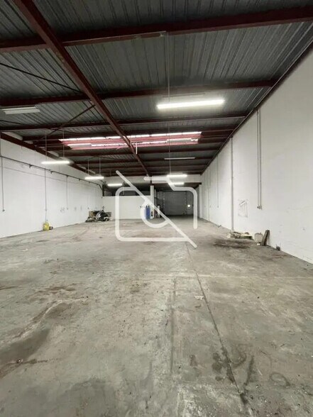 Local d’activités dans Buc à louer - Photo intérieure – Image 2 sur 7