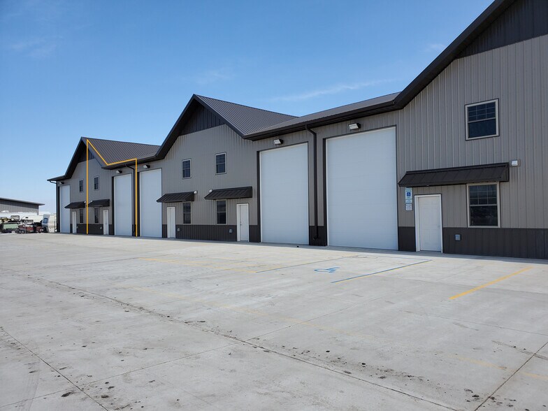 4041 27th St N, Fargo, ND à louer - Photo de l’immeuble – Image 3 sur 4
