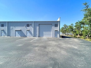 10060 Amberwood Rd, Fort Myers, FL à louer Photo de l’immeuble– Image 1 sur 8