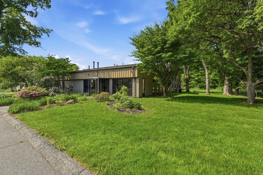665 Amherst Rd, Sunderland, MA à vendre - Photo de l’immeuble – Image 2 sur 49