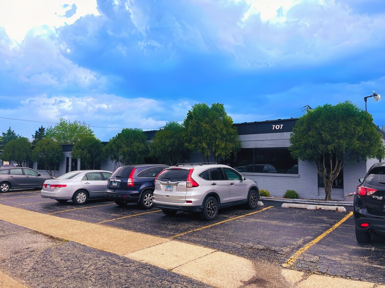707-717 N Iowa Ave, Villa Park, IL à vendre - Photo de l’immeuble – Image 2 sur 44