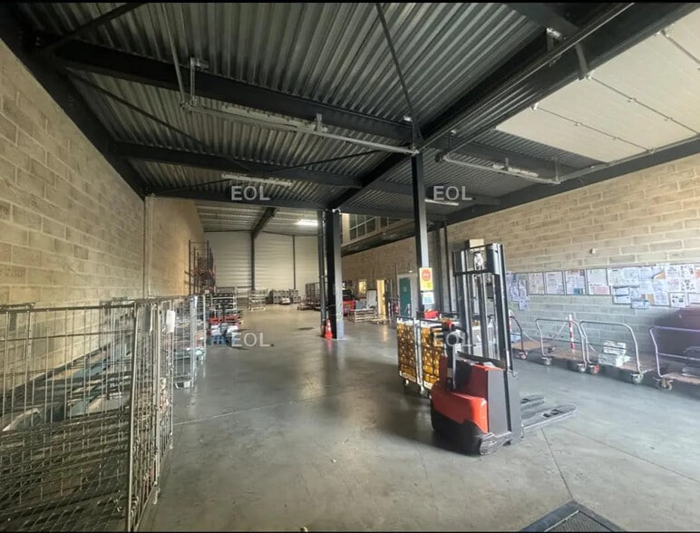 Local d'activités dans Collégien à vendre - Photo intérieure – Image 2 sur 9