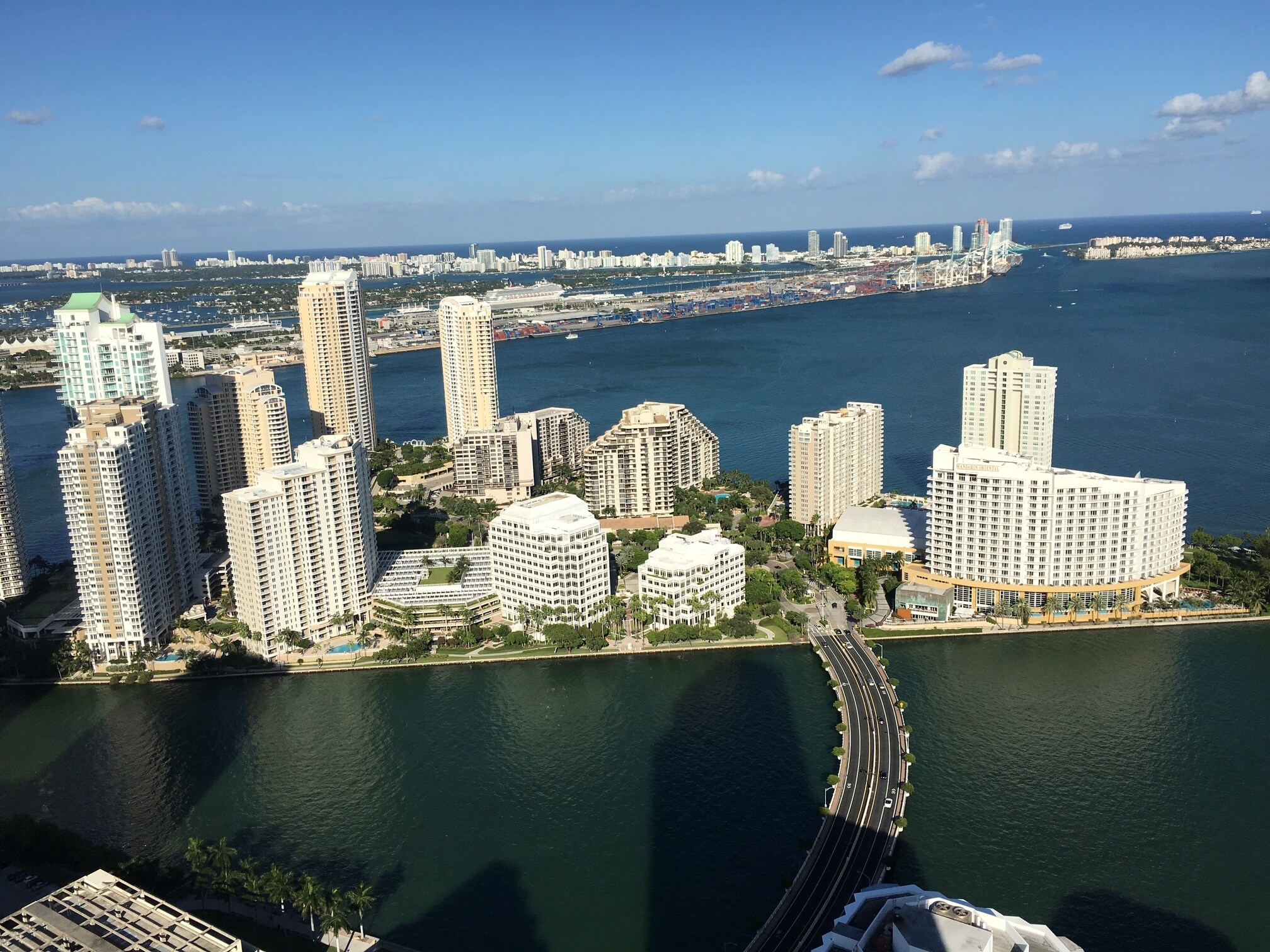 520 Brickell Key Dr, Miami, FL à louer Photo de l’immeuble– Image 1 sur 8