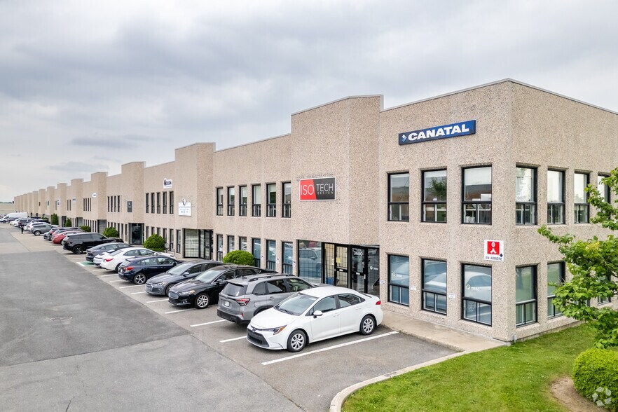 3580-3680 Boul Poirier, Montréal, QC à louer - Photo de l’immeuble – Image 2 sur 5