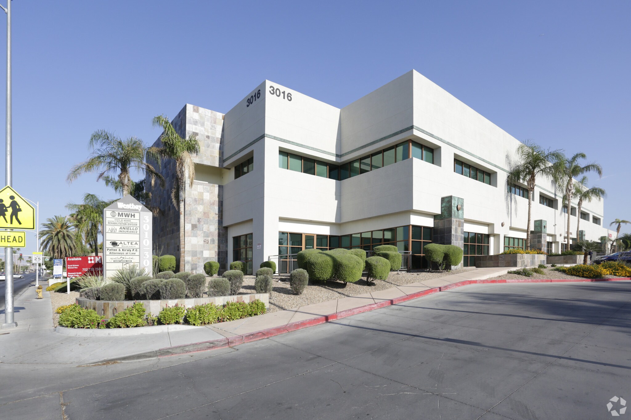 3016 W Charleston Blvd, Las Vegas, NV à louer Photo principale– Image 1 sur 10