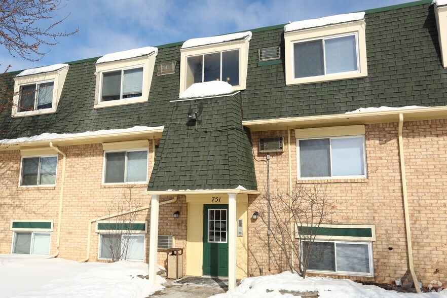 757 W Shepherd St, Charlotte, MI à vendre - Photo de l’immeuble – Image 2 sur 5