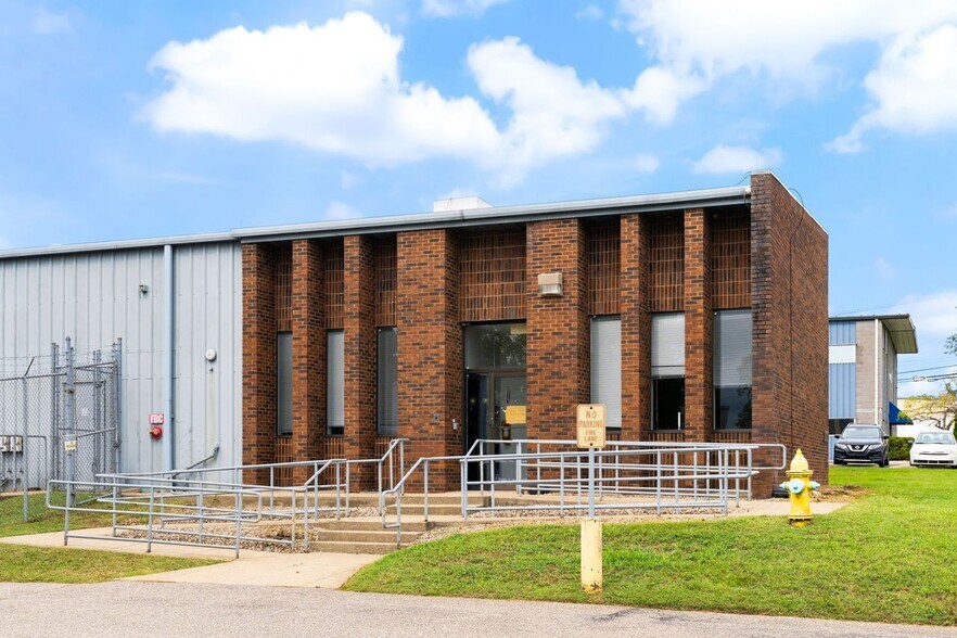 2800 Diode Ln, Louisville, KY à louer - Photo de l’immeuble – Image 3 sur 44