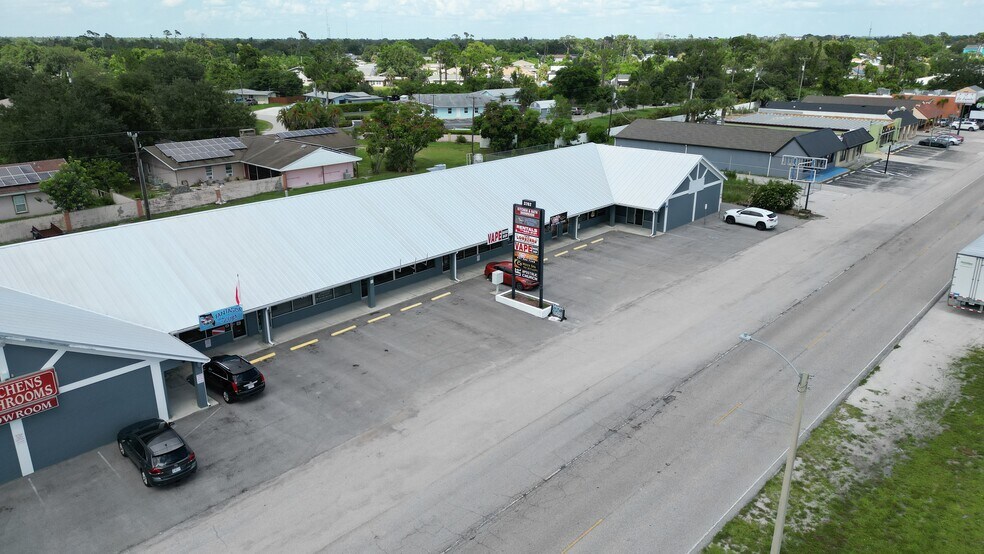 3762 Tamiami Trl, Port Charlotte, FL à louer - Photo de l’immeuble – Image 2 sur 10