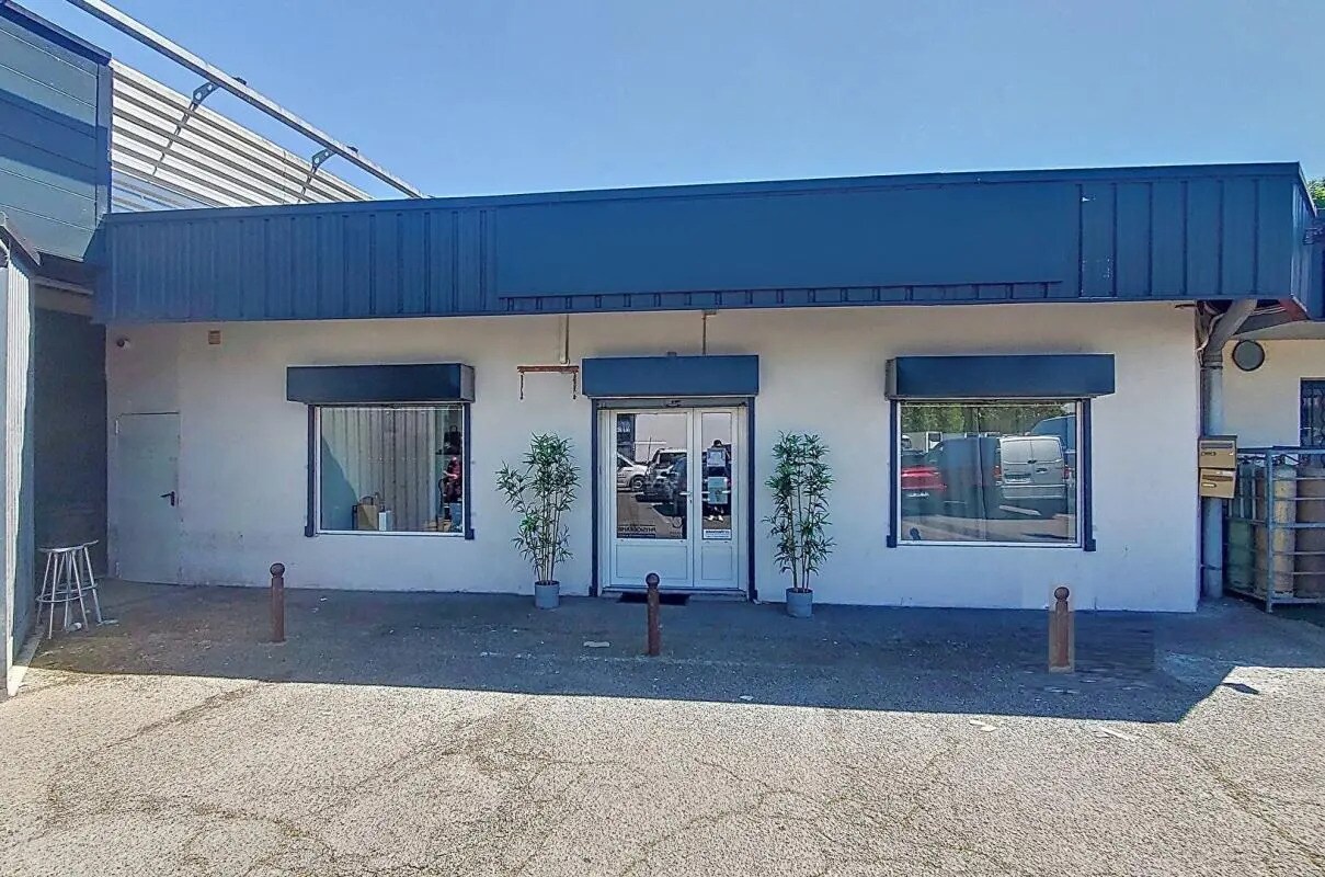 Local commercial dans Châteaurenard à louer Photo de l’immeuble– Image 1 sur 2