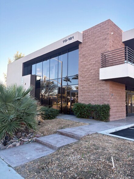 73161 Fred Waring Dr, Palm Desert, CA à louer - Photo de l’immeuble – Image 1 sur 2