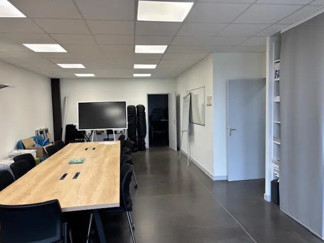 Local d’activités dans Mours-Saint-Eusèbe à louer - Photo intérieure – Image 2 sur 6