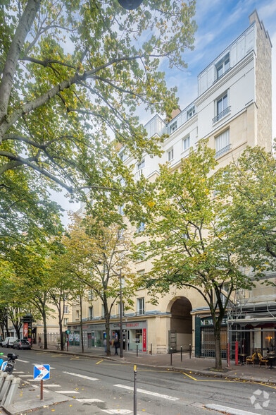 Immeuble residentiel dans Paris à vendre - Photo principale – Image 1 sur 1