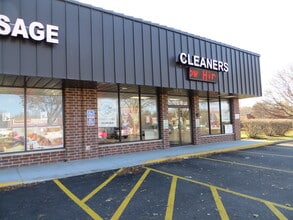 26w211-26w233 Geneva Rd, Wheaton, IL à louer Photo intérieure– Image 2 sur 2