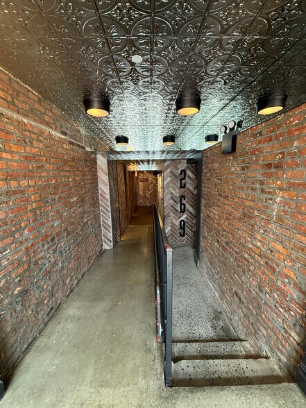 269-271 Meserole St, Brooklyn, NY à louer - Photo de l’immeuble – Image 1 sur 9