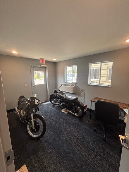 1031 Parkway Dr, Spring Hill, TN à louer - Photo de l’immeuble – Image 2 sur 3