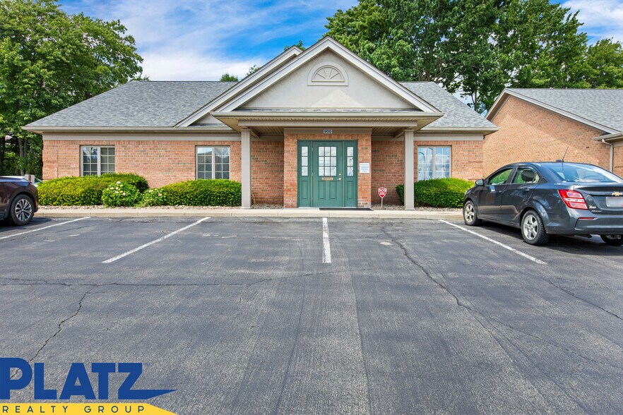 900 Trailwood Dr, Youngstown, OH à vendre - Photo de l’immeuble – Image 3 sur 11